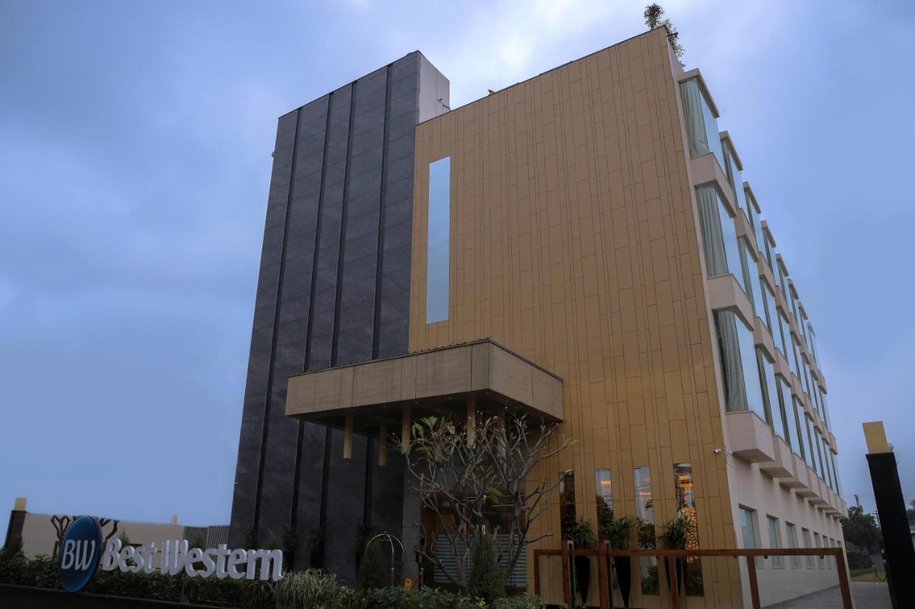 Best Western Vrindāvan Buitenkant foto