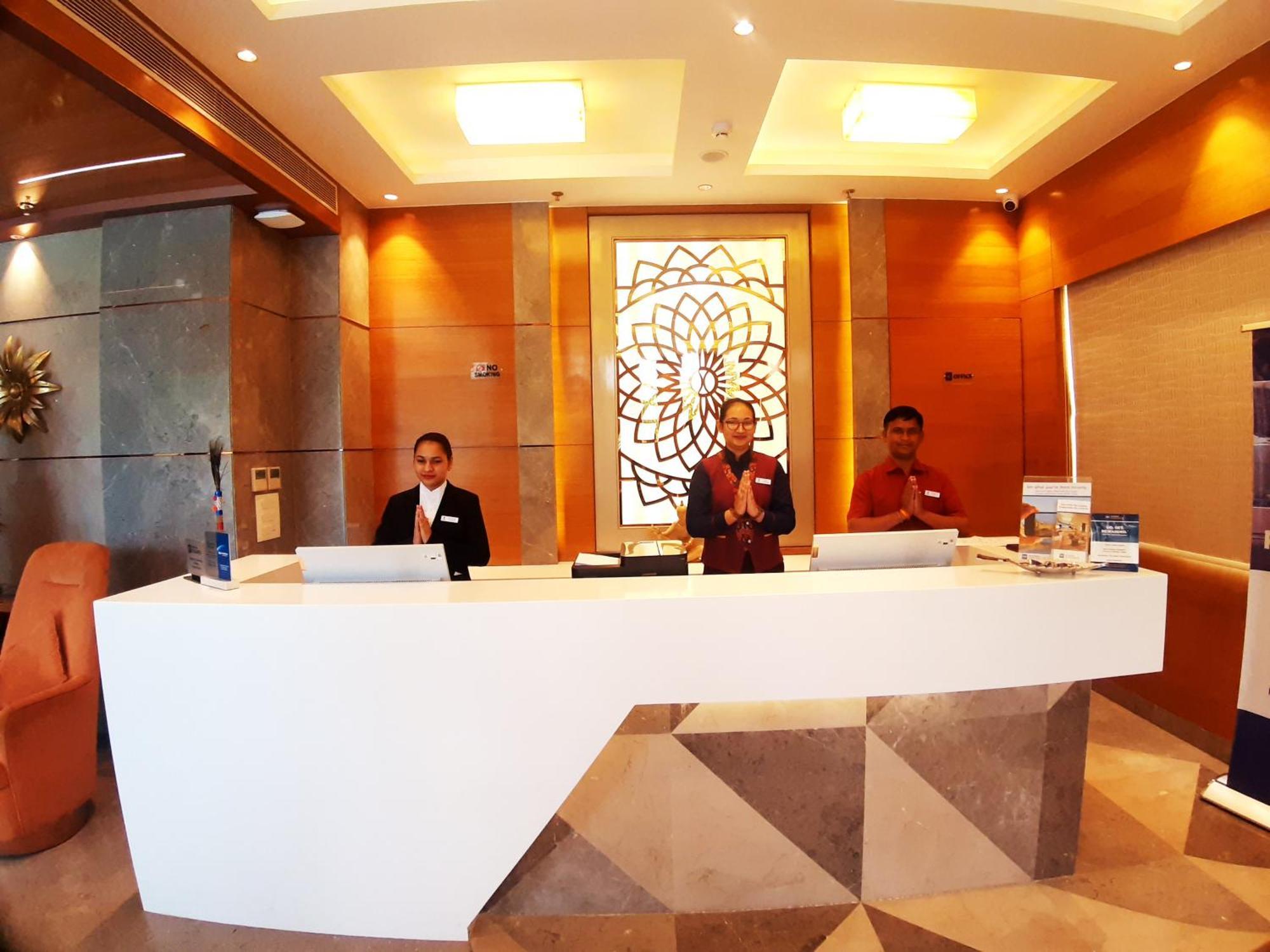 Best Western Vrindāvan Buitenkant foto