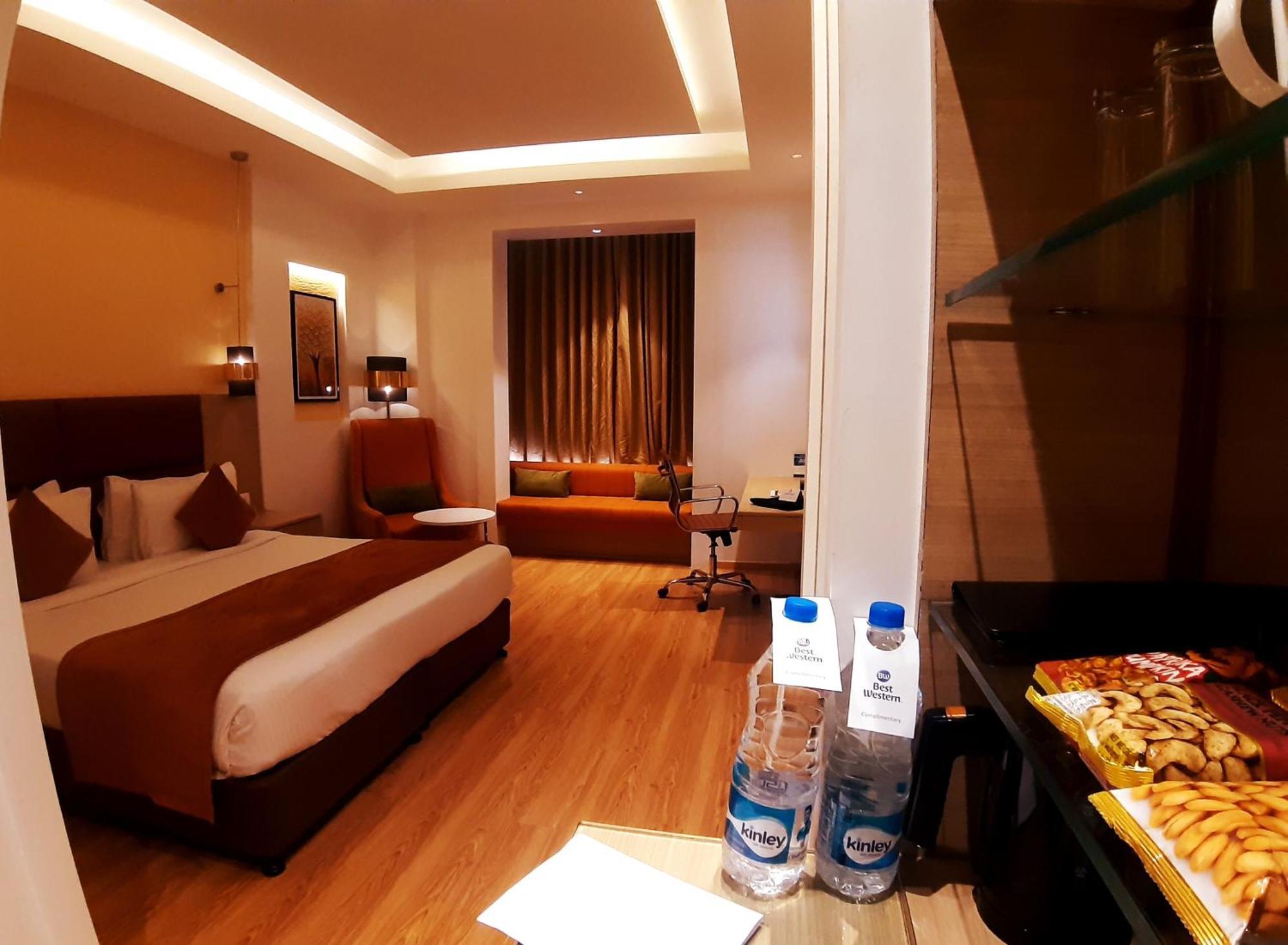 Best Western Vrindāvan Buitenkant foto